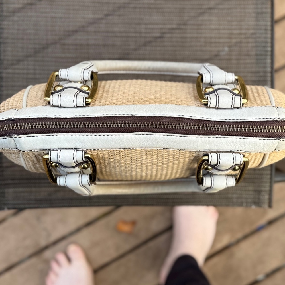 Banana Republic Tan and Cream Tote - Picture 6 of 10